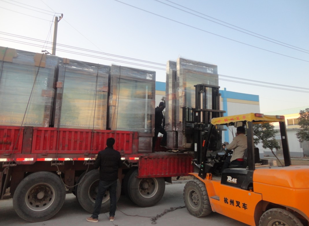 我公司為蘇州客戶生產雙面滾動燈箱126臺現已發貨